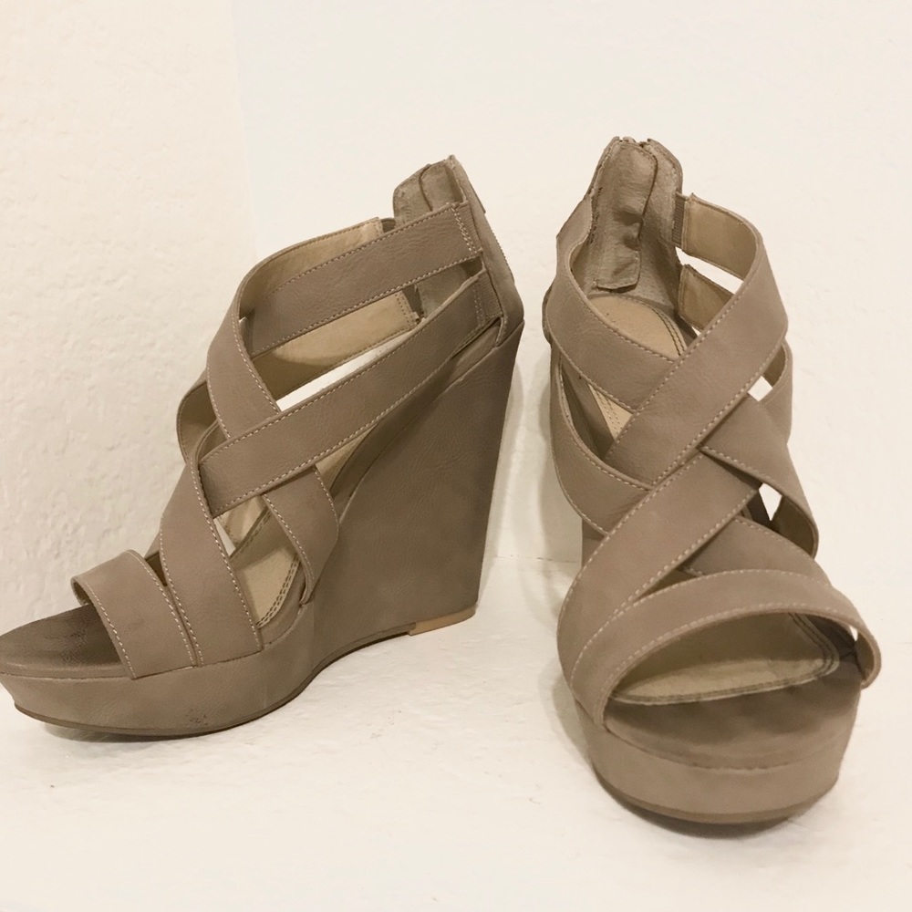 CHINESE LAUNDRY // Major Crush Wedge